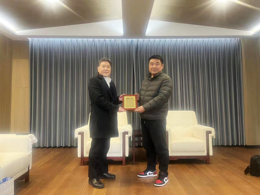 OTC海外事業部長，中國區董事長、副總、機（jī）器人部部（bù）長，營（yíng）業擔當親自（zì）頒（bān）獎